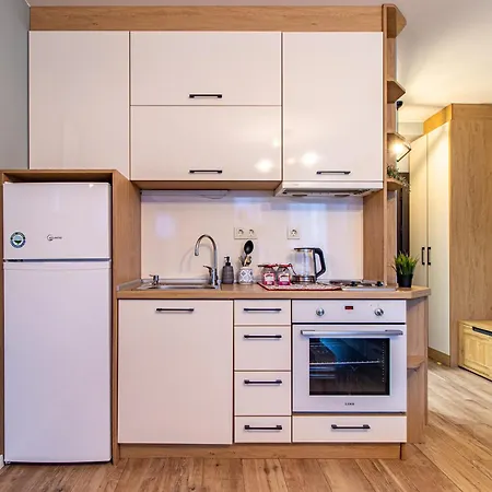 Apartment & Explore - *